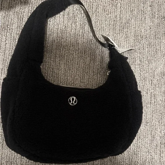 NWT Lululemon Shoulder Bag 4L Fleece - Picture 1 of 2